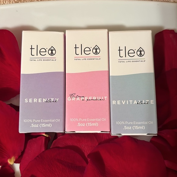 TOTAL LIFE ESSENTIALS TLE OILS 3 PIECE SET: SERENITY, GRAPEFRUIT AND REVITALIZE - Picture 13 of 16